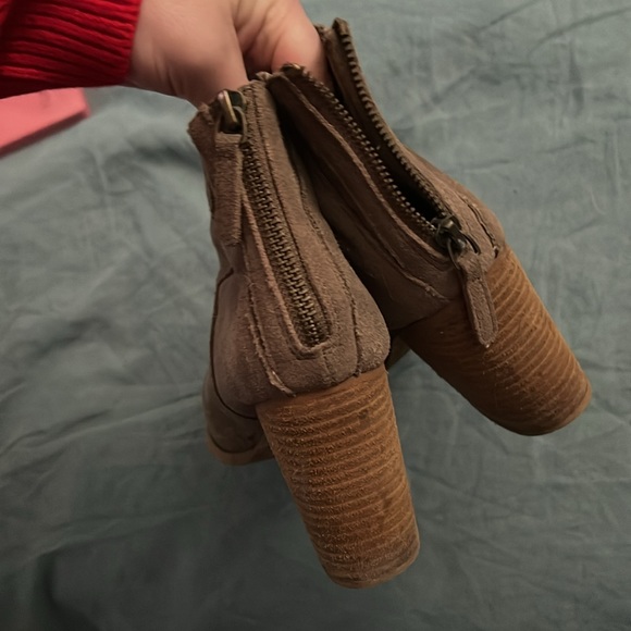 Urban Outfitters Heeled Booties - Picture 4 of 5
